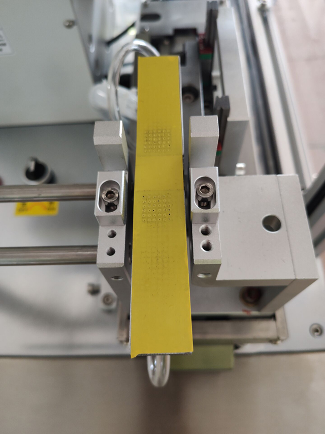 tisk štítků kabely drát detaily stroje (6).jpg