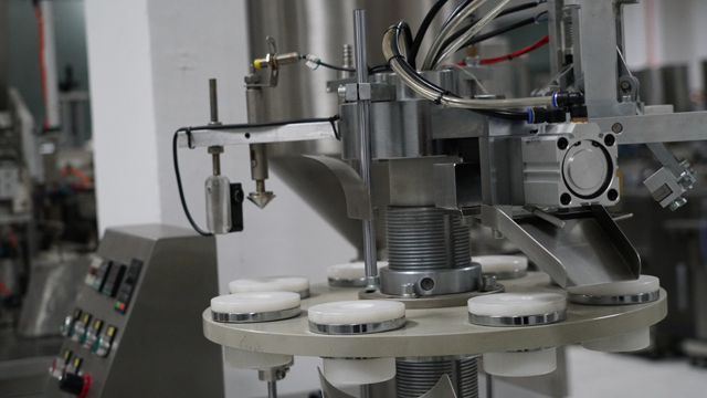 plnič trubek těsnění plastic.jpg