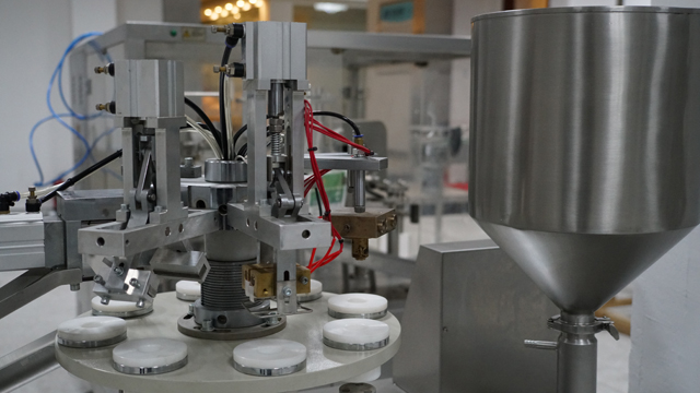 plnič trubek těsnění plastic.jpg