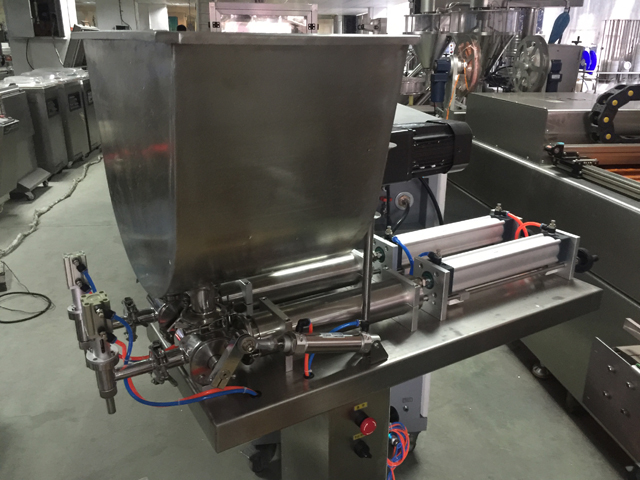 vertikální trysky plnicího stroje.JPG