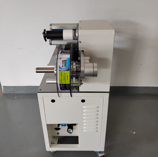 Označovač balení krmiva pro psy (4).jpg