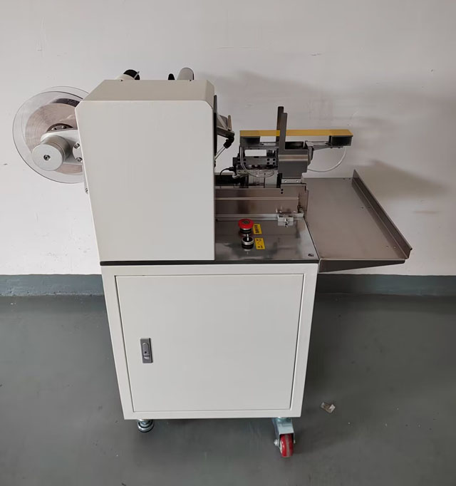 Označovač balení krmiva pro psy (5).jpg