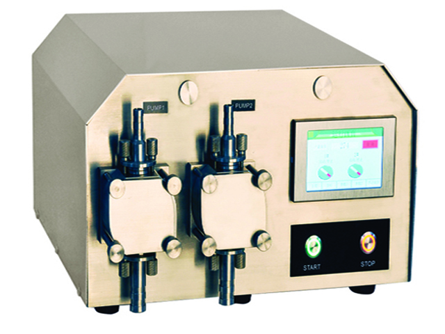 plnicí zařízení se dvěma hlavami čerpadel.jpg