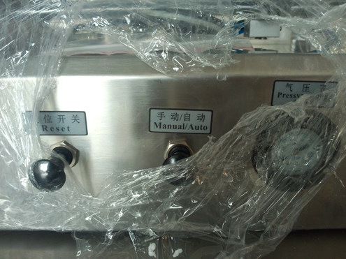 liquid filler semi automatic 8 oz lahvičky na gel na vlasy.jpg