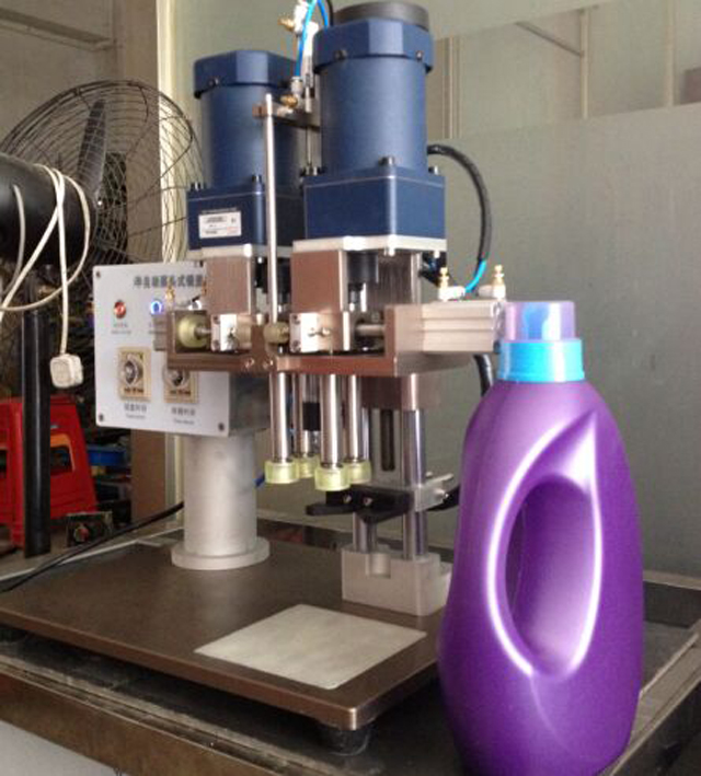 clear pictures for screw capping machinery ŠROUBOVACÍ ZÁSTRČKA machine.jpg