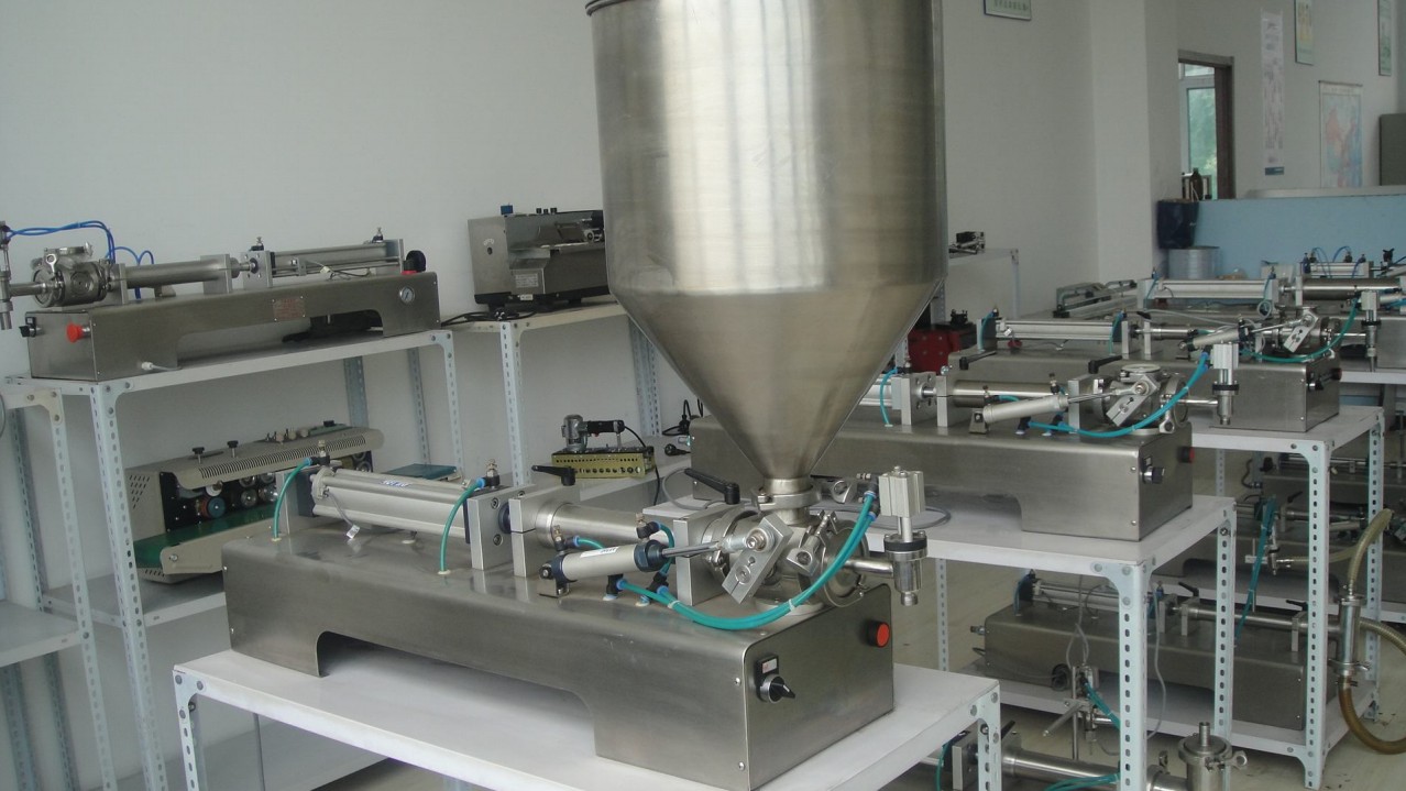 liquid cream lotion filling equipment pneumatic CREAM&LIQUID plnička.jpg