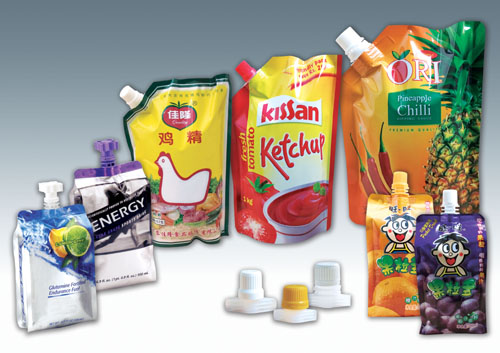 spout bags after filling jednohlavé výlevkové sáčky plnění s násypkou .jpg