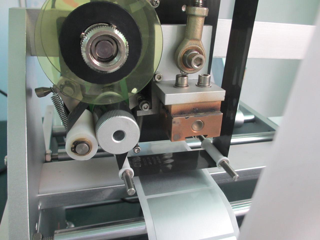 syringe labeling with printing coding function štítek injekční stříkačky s tiskovým kodérem (5).JPG