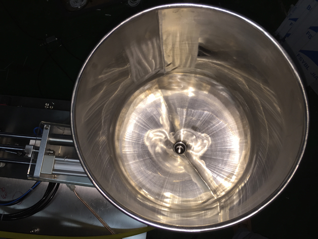 filling hopper for filling sealing plnicí násypka pro ultrazvukový tmel filler.jpg