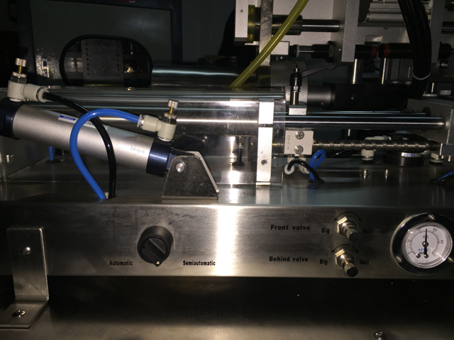 horizontal filling machine for filling process horizontální plnicí stroj na plnič trubek sealer.jpg