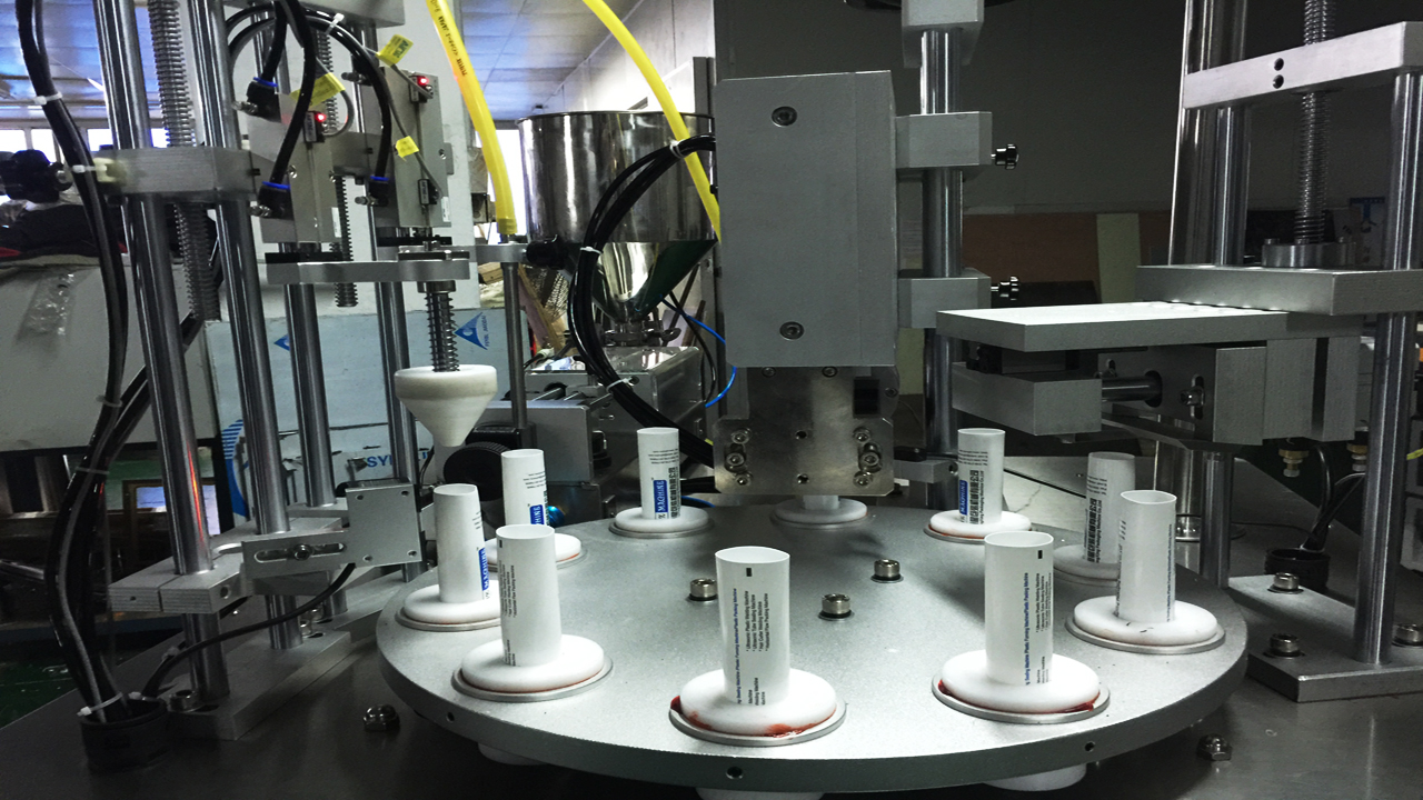 rotary filling sealing machine rotační plnění ultrazvukové trubky těsnění.jpg