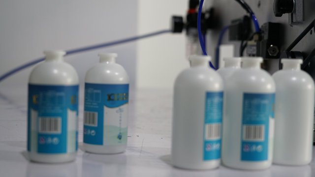 etiketovací zařízení.jpg