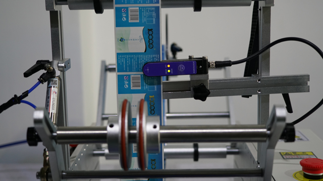 Senzorový systém pro detekci štítků poloautomatický.jpg