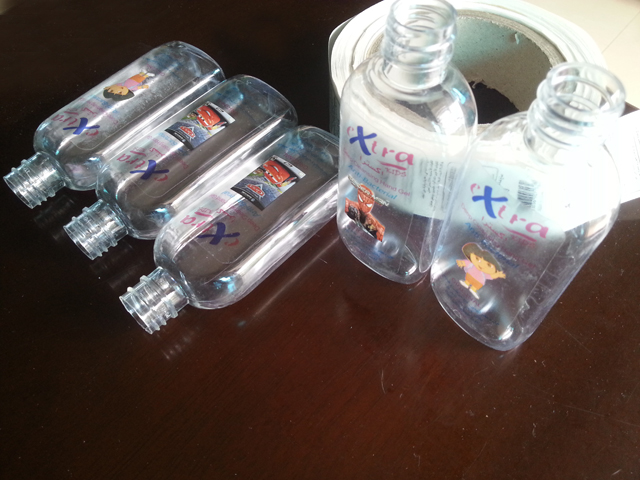 transparent labels labelled samples bottles plane surface Mrwan vzorek průhledných etiket a lahviček (3).jpg