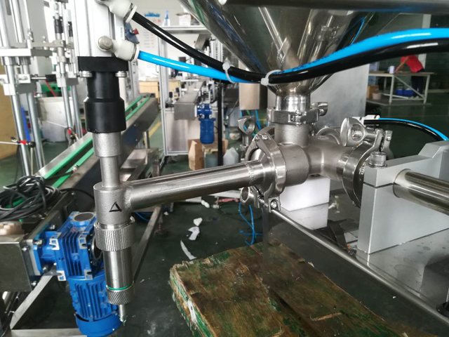 plnicí trysky díl pro plnicí stroje.jpg