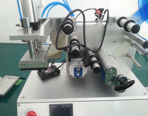 flat surface labeling equipment semi automatic flat surface labeler equip (3).jpg