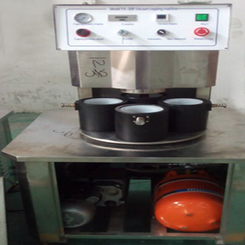 illustration of vacuum capping machine semi automatic ilustrace pro vakuové capping.jpg