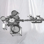 Stroj na uzavírání malých zkumavek s horizontální nálepkou