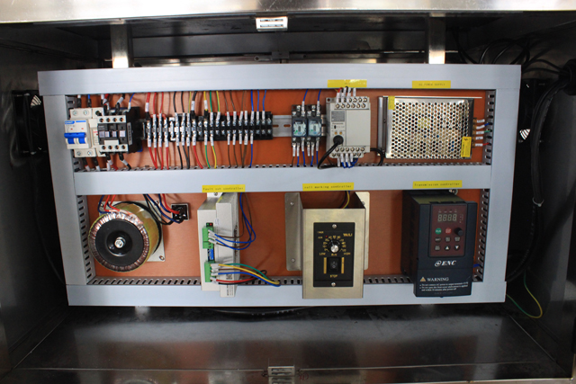 konfigurace plnicího uzavíracího stroje