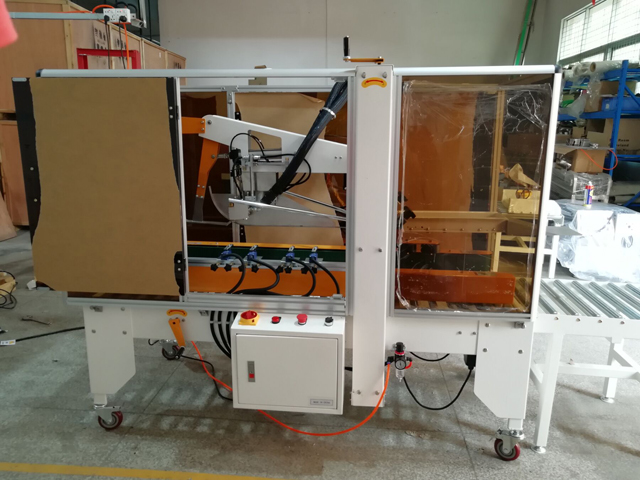 zatavovač kartonů s tavným lepidlem (1).jpg