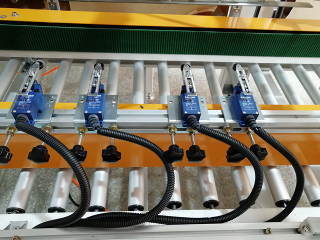 spínač spreje na lepidlo.jpg